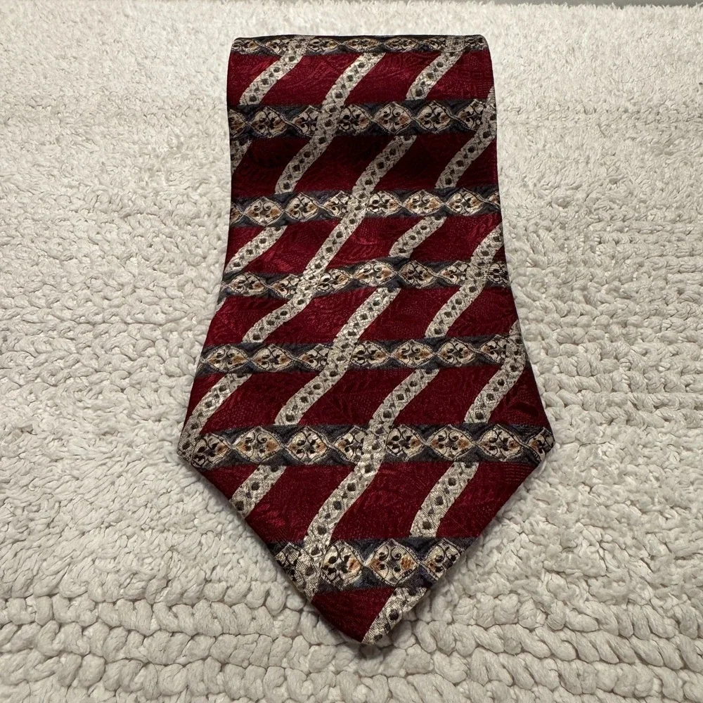 Vintage Claiborne Tie Red Interlocking Art Deco 100% Silk USA Old Money Novelty